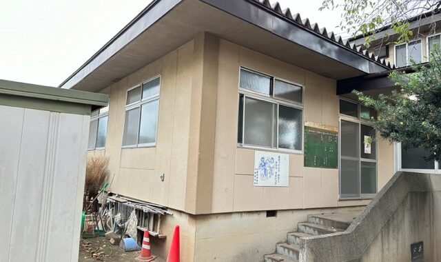 仲町自治会館,鴉山稲荷神社